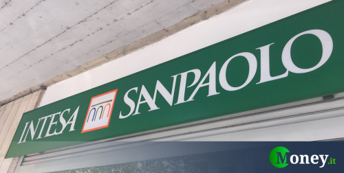 Intesa Sanpaolo crolla sui timori di recessione e spread a 250 punti. Buy o sell?
