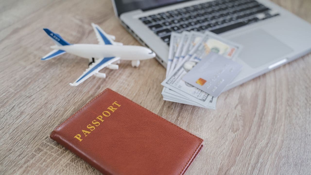 Tips to manage foreign currency effectively while travelling abroad this festive season