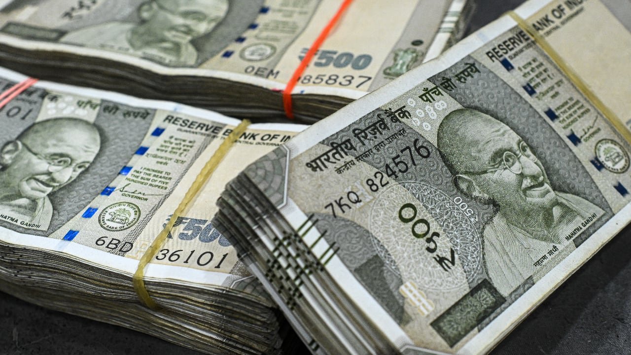 Rupee falls 39 paise to close at all-time low of 95.23 against US dollar