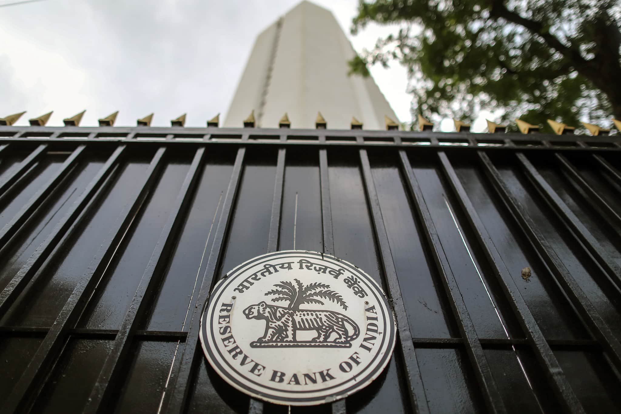 Exporters seek loan relief, favorable rupee rate in meeting with RBI: Report