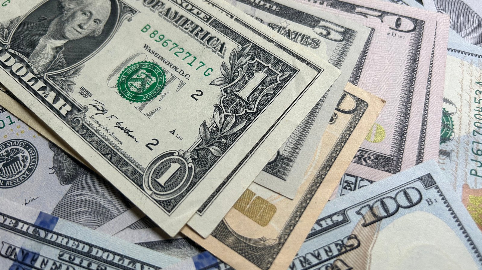 Financial Experts Have A Grim Prediction For The US Dollar In 2026