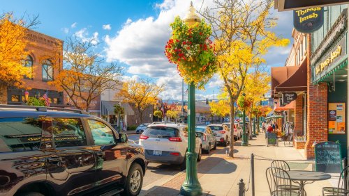 Hidden On The Border Between Idaho And Washington Is A Stunning Alpine Lake Town Perfect For Retirees