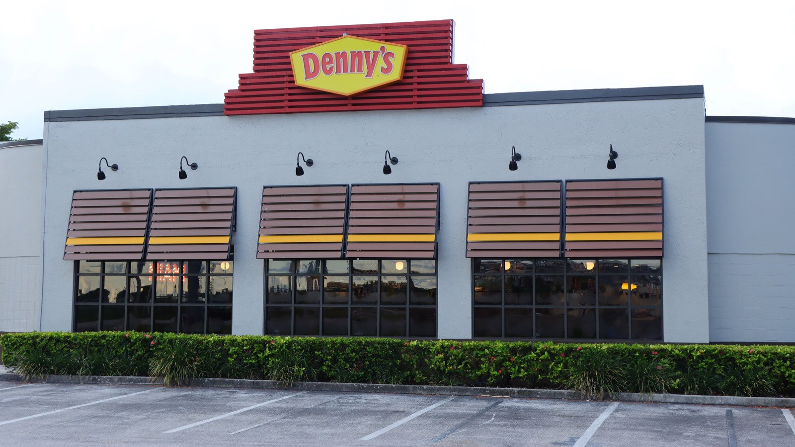 The Iconic Diner Chain That's Closing Dozens Of Locations In 2025