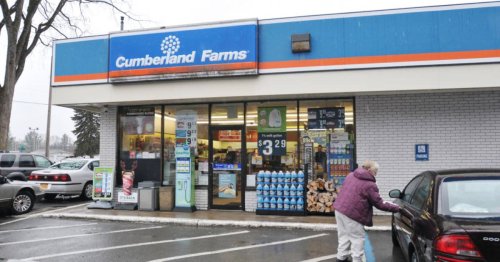 Massachusetts Cumberland Farms clerk saves local woman from losing $4,000 to online scam — what to watch for as these sophisticated schemes grow in popularity