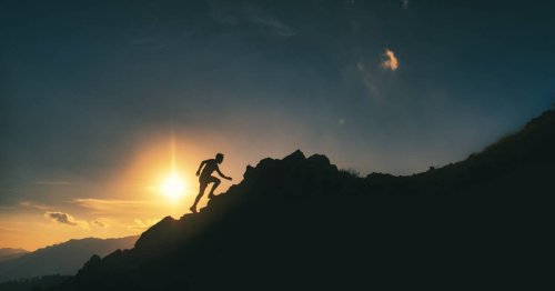 Investing a measly $100 per week can turn into a nest egg topping $1.1M by retirement — but you need to start at age 25. Here are 5 dead-simple 'catch-up' tactics for older Americans