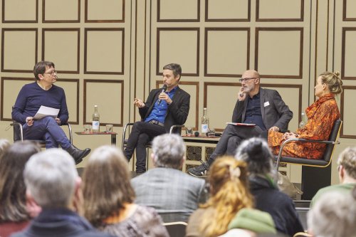 Documenta-Symposium in Hamburg: Können wir jetzt reden?