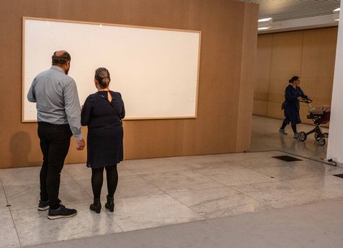 Künstler nimmt Museum 70.000 Euro ab und liefert leere Bilderrahmen