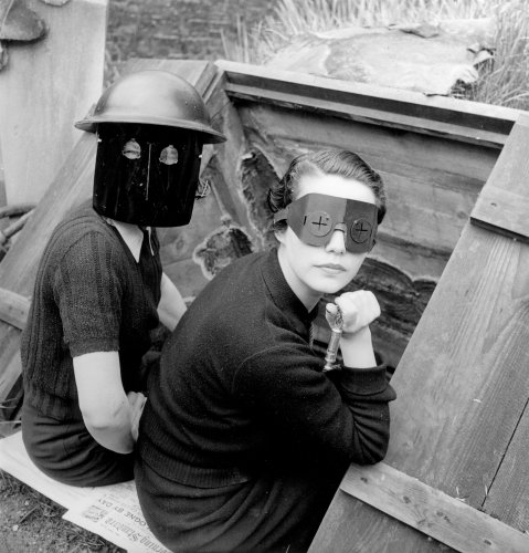 Lee Miller in Hamburg: Die Welt besteht aus Glamour und Grauen