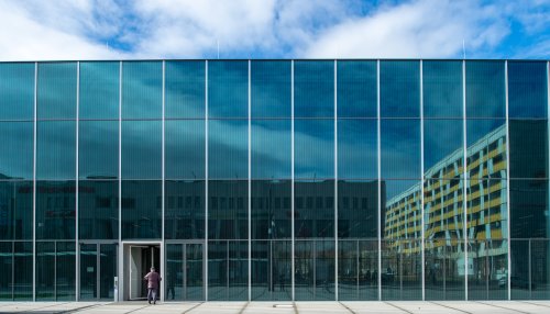 Scheiben am Bauhaus Museum Dessau zerstört