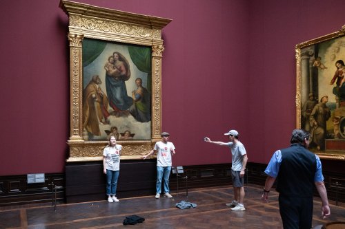Klebe-Attacke auf "Sixtinische Madonna" - Mildere Strafen