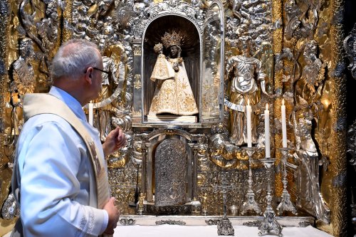 Die Schwarze Madonna, das Osterkleid und die Doppelgängerin