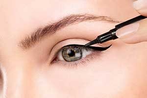 How to Apply Eyeliner to Accentuate Your Eyes