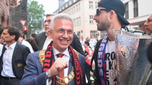 Nach Rücktrittsforderungen: Frankfurter OB will sich äußern