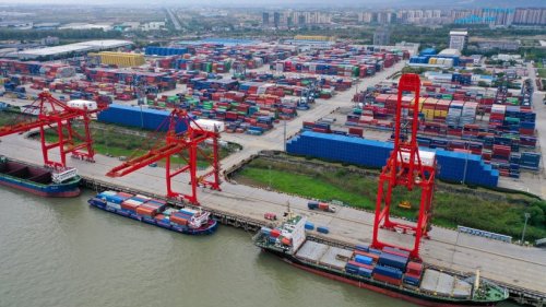 Schwache globale Nachfrage lässt Chinas Exporte einbrechen