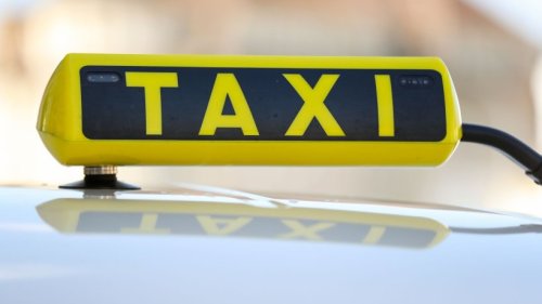 Drei Verletzte bei Taxi-Unfall in Charlottenburg