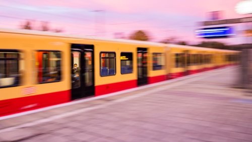 Berlin: Toter Mann auf Dach einer S-Bahn entdeckt