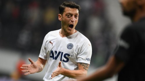 Mesut Özil beendet angeblich ab sofort seine Karriere