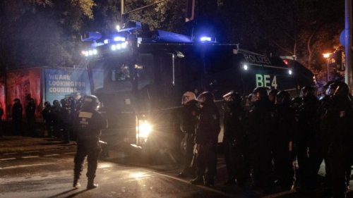 Berlins Innensenator verurteilt "blinde Zerstörungswut"