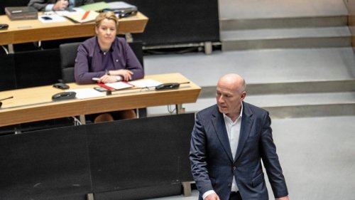 Berlin-Wahl 2023: SPD-Chef Saleh attackiert Wegner
