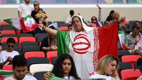 Iran ohne verletzten Torhüter - Moore rückt für Wales rein