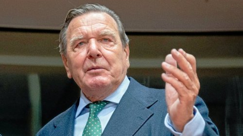 Ukraine-Krieg Liveblog: Schröder verliert Teil seiner Sonderrechte ++ Putin feuert Generäle