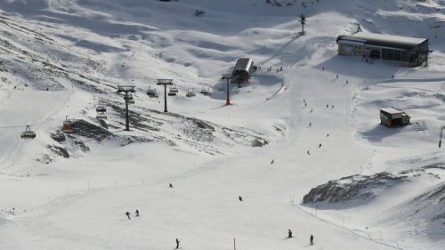 Skistart an der Zugspitze - Zuversicht in schwierigen Zeiten