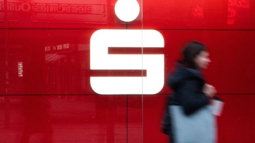 Girokonto bei der Sparkasse: Warum jetzt Tausenden Kunden gekündigt wird
