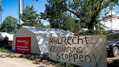 Flughafen BER: Widerstand gegen Ausreisezentrum formiert sich