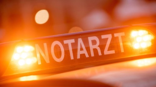 Autofahrer nach Verkehrsunfall in Steglitz schwer verletzt