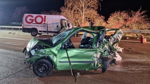 Tödlicher Unfall auf A9: Transporter rammt Auto