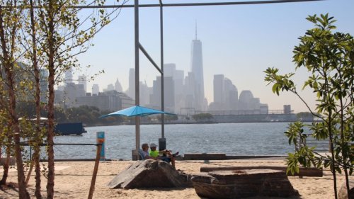 Manhattan hat nun einen Strand - aber Schwimmen ist verboten
