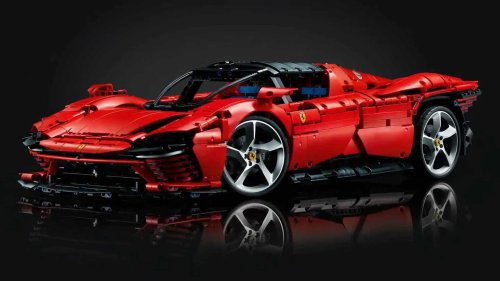 New Lego Technic Ferrari Daytona SP3 gets working gearbox, pistons