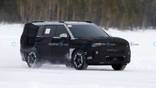Hyundai Santa Fe (2024) schwer getarnt bei Wintertests erwischt