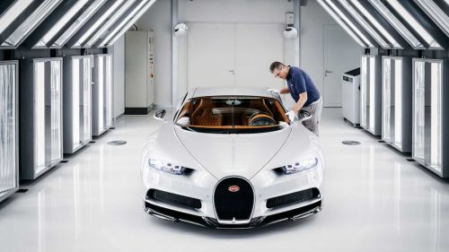 Bugatti consacre au moins 600 heures à la peinture d'une voiture