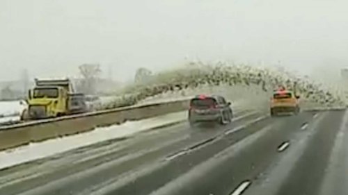 Un chasse-neige détruit 40 autos en déblayant une autoroute