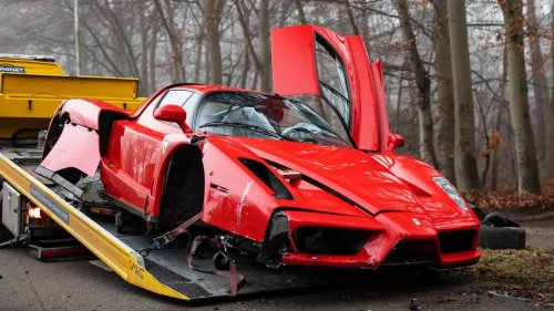 Une Ferrari Enzo s'écrase contre un arbre aux Pays-Bas