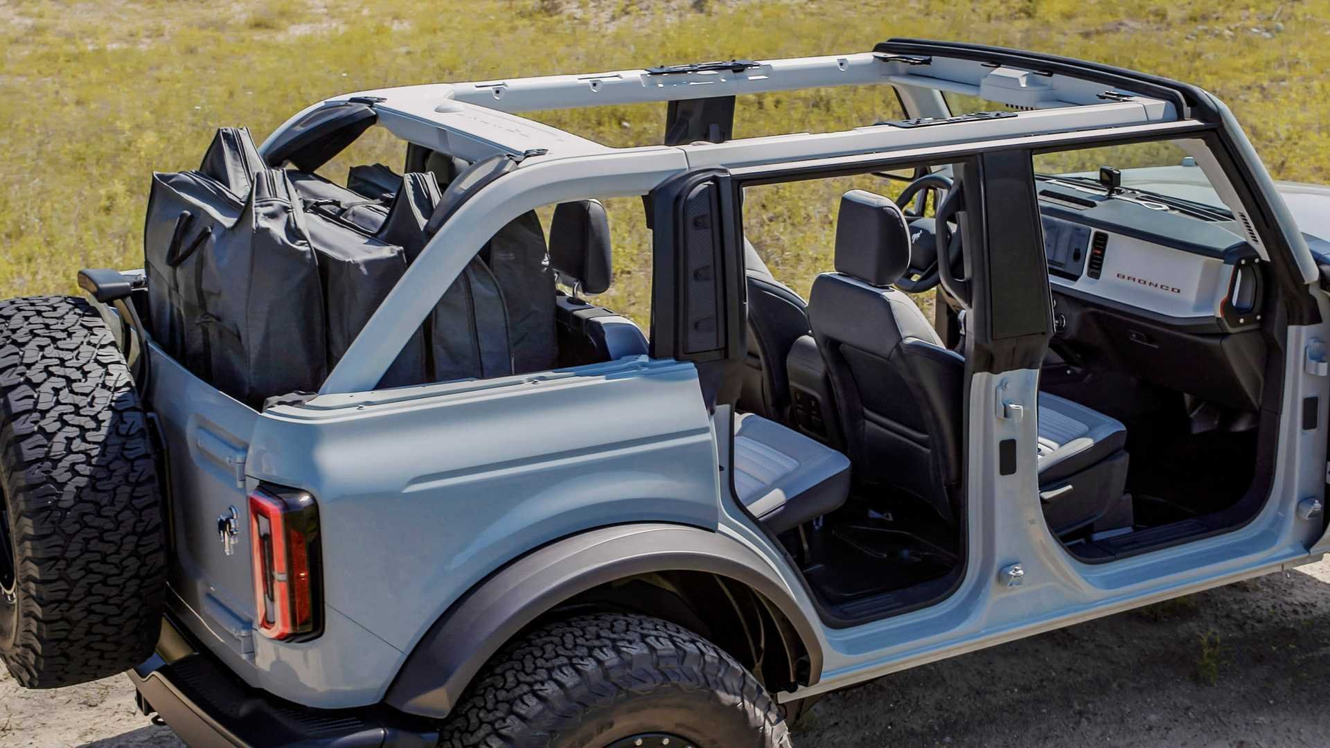 2021 Ford Bronco Hard and Soft Top Removal Doesn't Look Too Tough