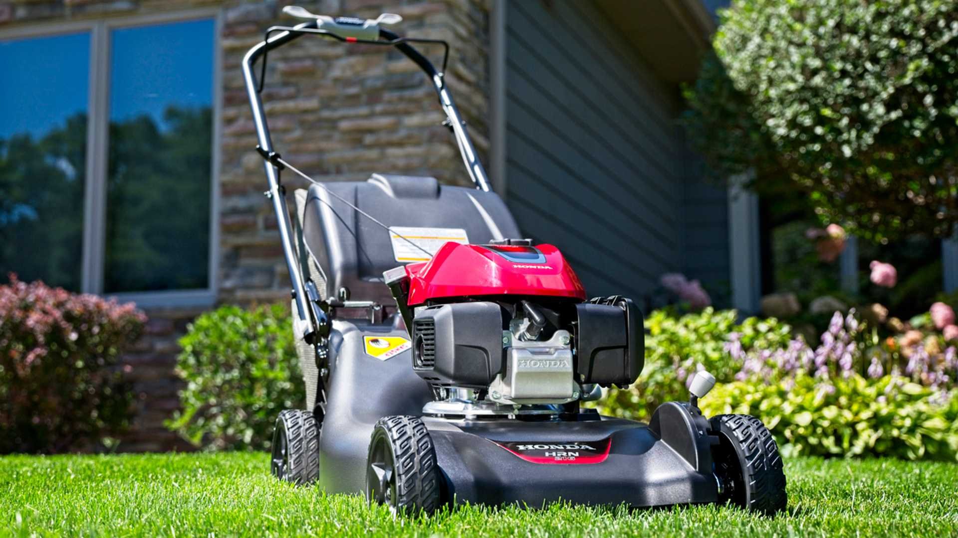 Honda will stop making gasolinepowered lawn mowers this September
