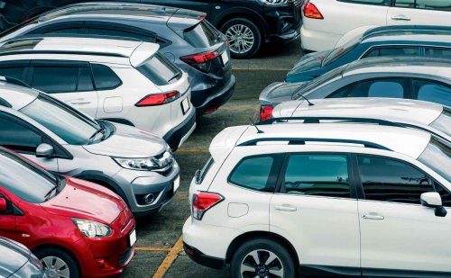 Finance experts warn people to avoid seven popular SUVs, four of them are American