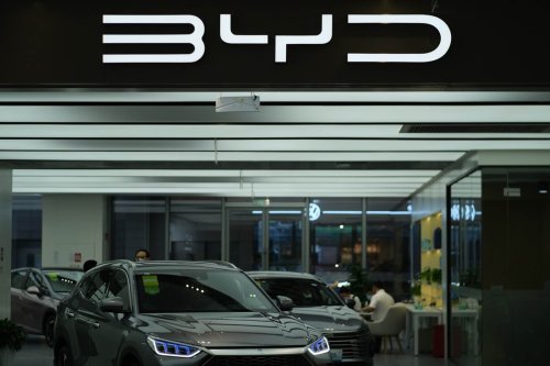 A Chinese EV brand says it can charge nearly 250 miles of range in 5 minutes