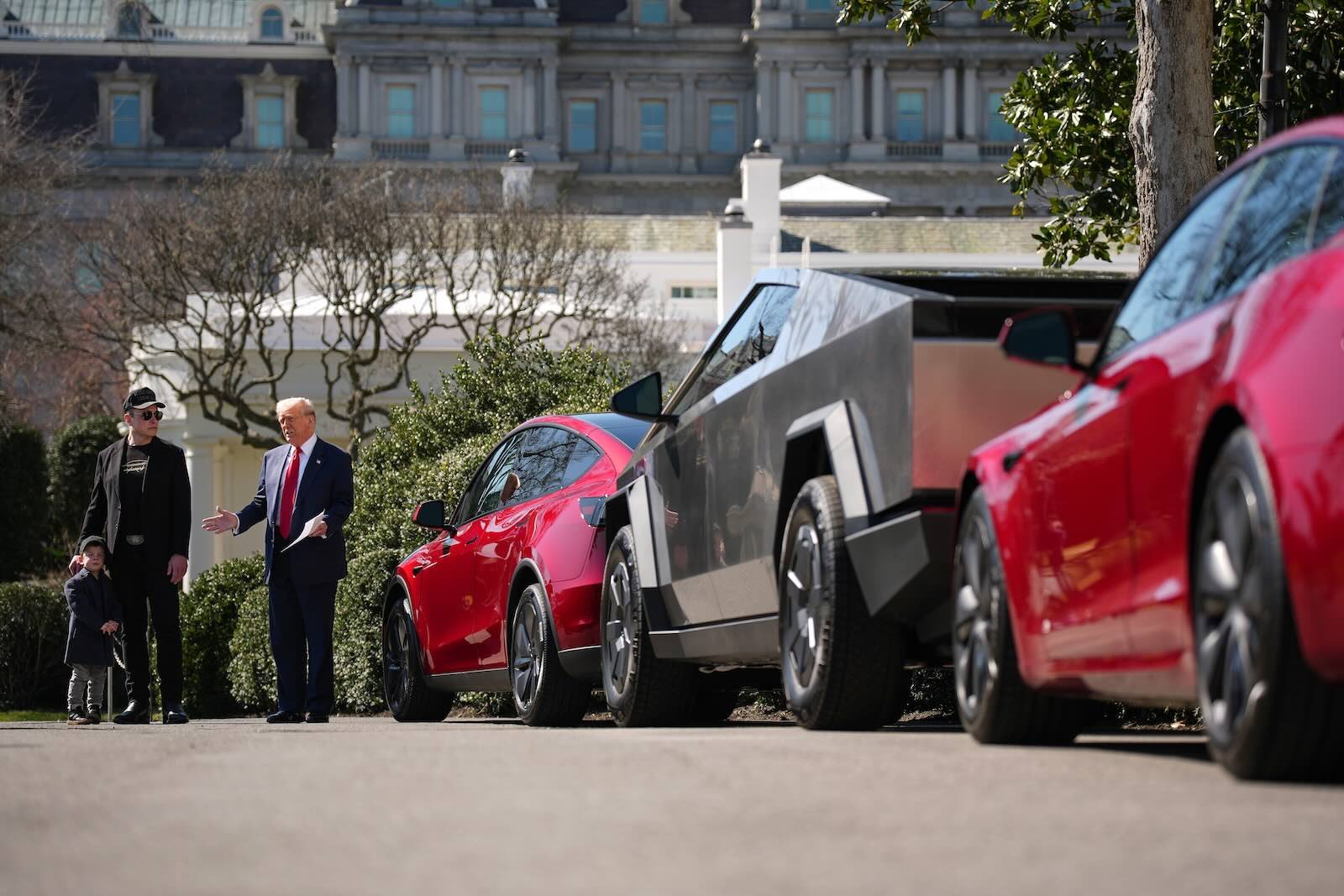 Pr. Trump lied to Elon Musk, saying secret service forbid him test driving new Tesla