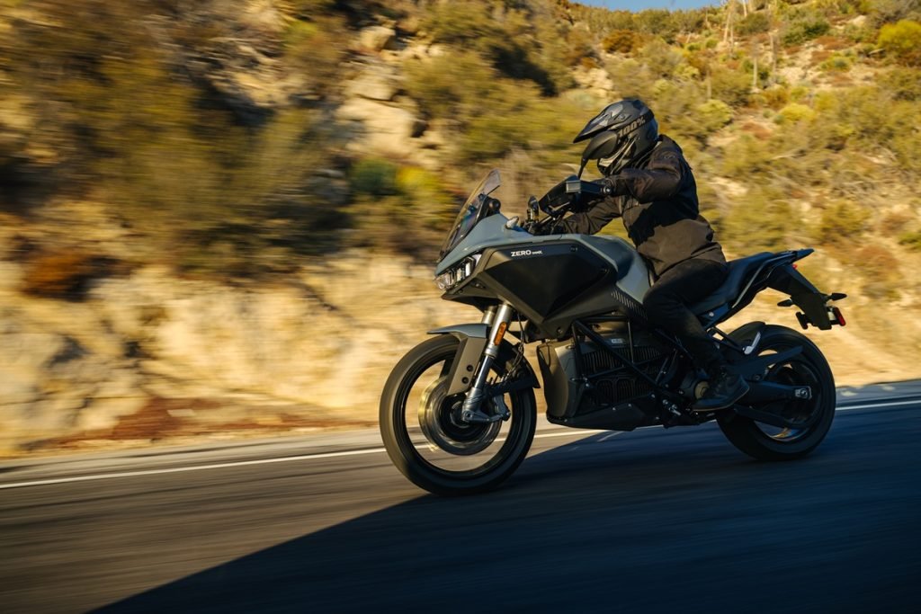 Catalan police go big on electric motorcycles with the Zero DSR/X