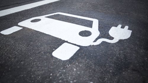 Experts warn EV charger network isn’t keeping pace with demand