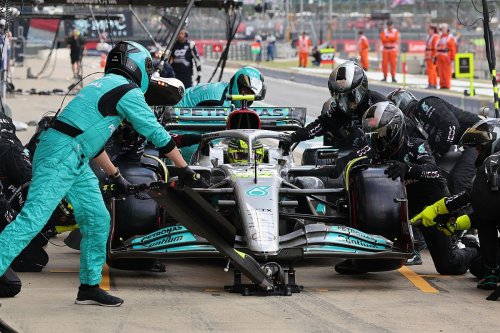 Mercedes let Ferrari off the hook with Hamilton F1 tyre call