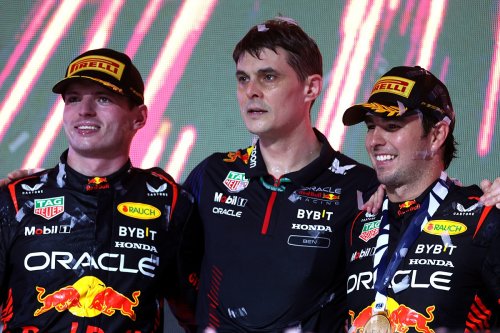 Hill: Perez &quot;won't go down without a fight&quot; in F1 title battle