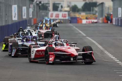 Formel E Tokio 2025: Oliver Rowland gewinnt Rennen 2 vor Pascal Wehrlein
