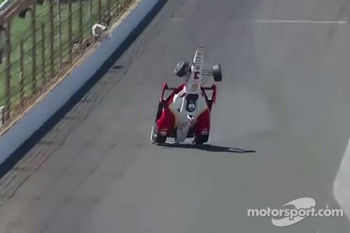 Castroneves flips during Indy 500 practice - video