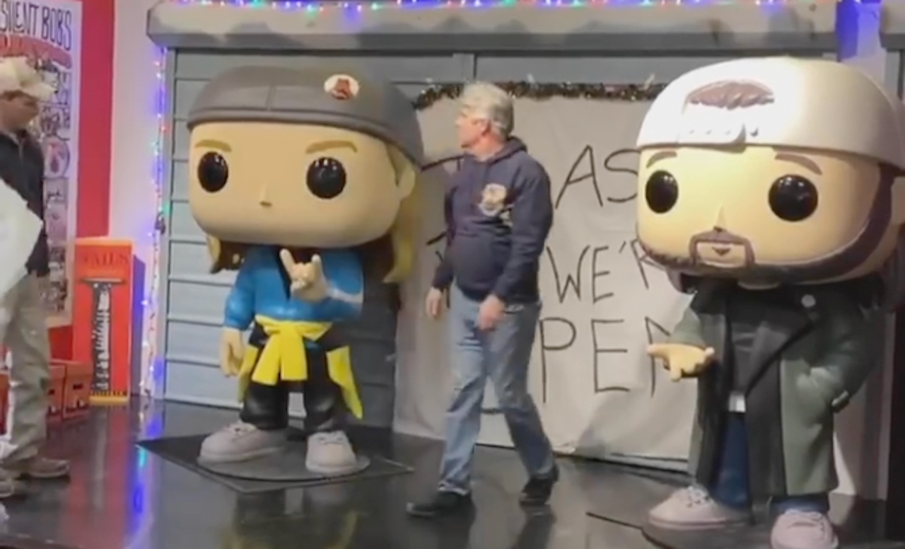 Kevin Smith Unveils Life-size Jay and Silent Bob Funkos to Promote Clerks 3