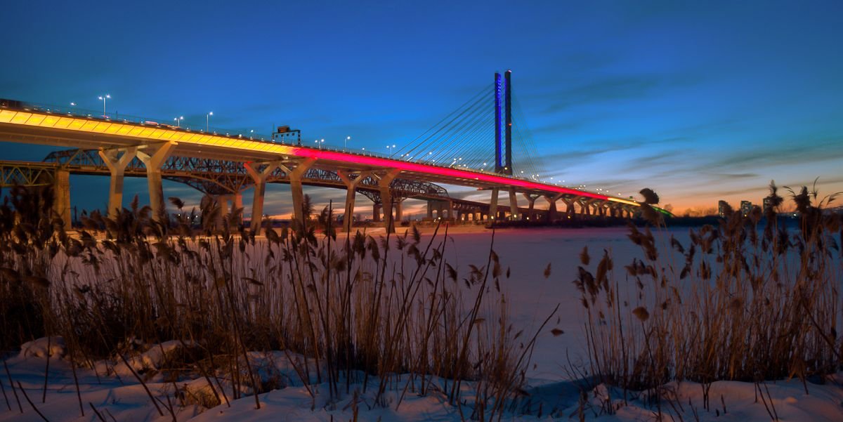 Montreal's Champlain Bridge Is Lighting Up To Celebrate Black History Month (PHOTO)