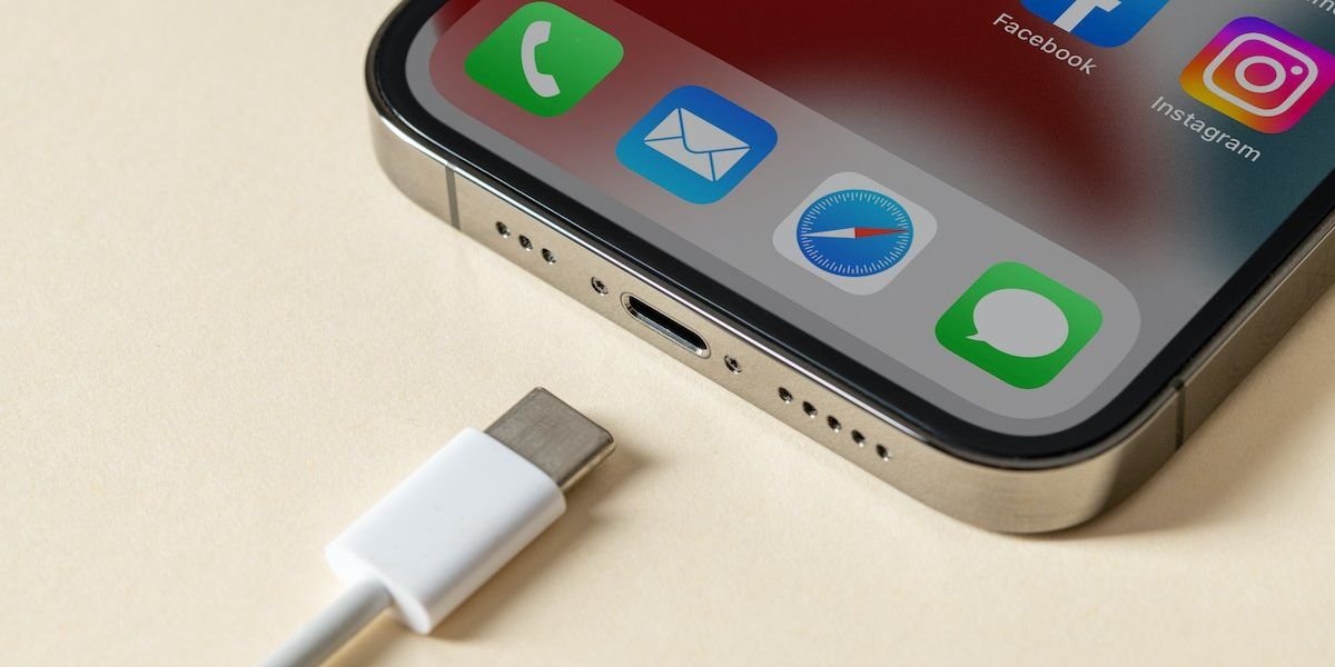 Canada Wants A Single Charger Type For Most Electronics— No More New-Phone-New-Charger B.S.